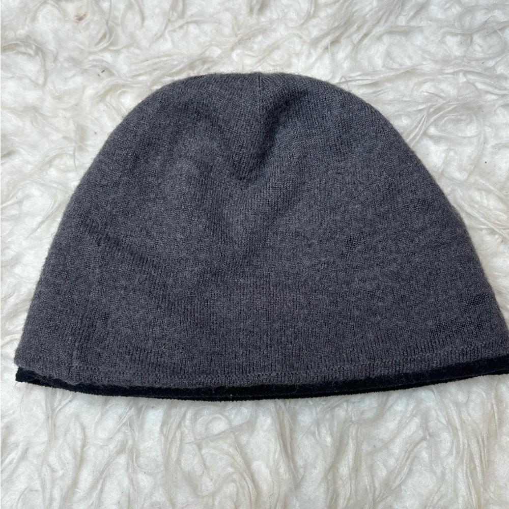 Canada Goose Men's Grey Knit Beanie with Logo Patch - Picture 7 of 16